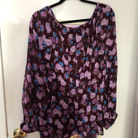 Floral top - Picture 2 of 3